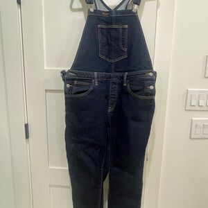 Levi's Classic Blue Denim Jeans in like new condition